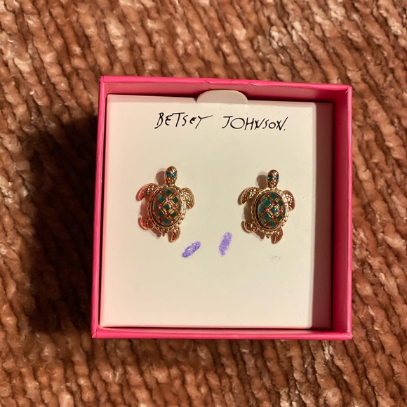 Betsey Johnson Turtle earrings. New in box never worn. - Picture 2 of 5